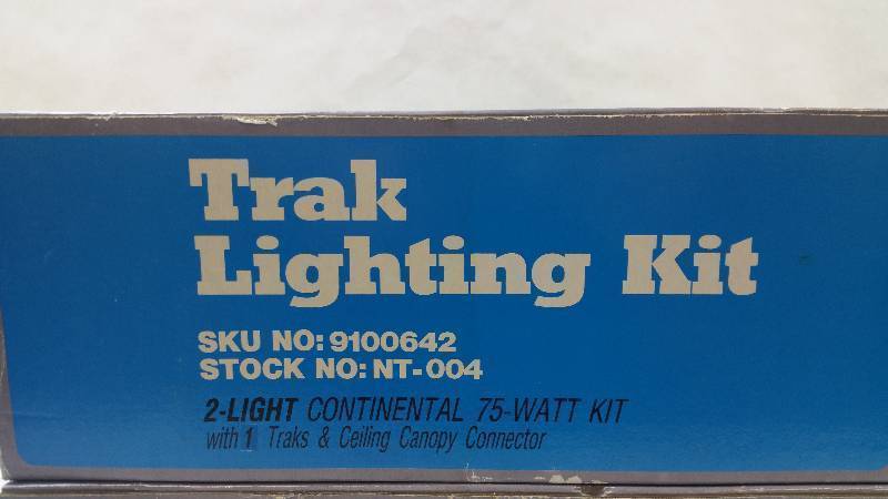 lot 431 image: Lot of 2 Sets of 2-light Continental 75-Watt Trak Lighting Kit NEW