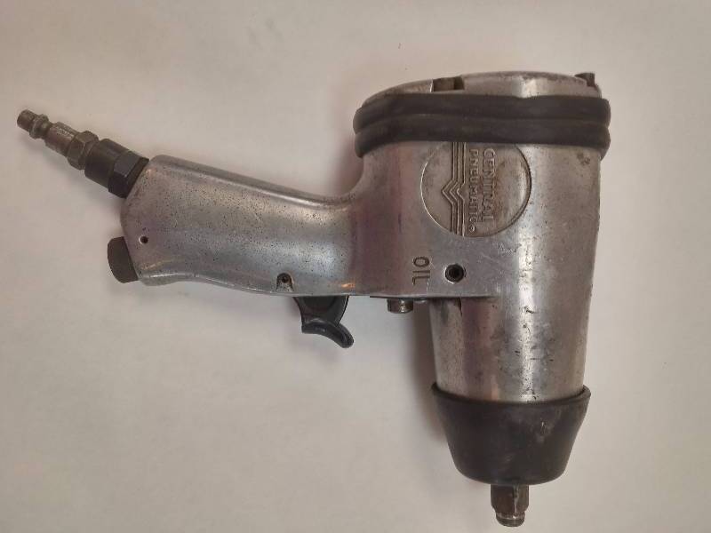 lot 794 image: Central Pneumatic 1387 12 Air Impact Wrench GOOD WORKING CONDITION
