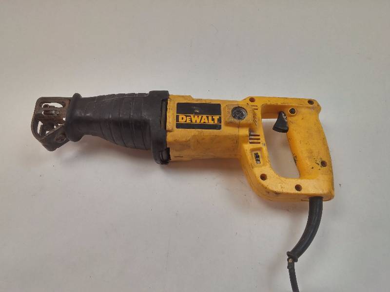 lot 802 image: DeWalt DW304 120 V VS Reciprocating Saw GOOD WORKING CONDITION
