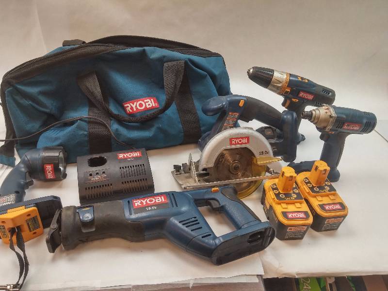 lot 805 image: 5 TOOL CORDLESS RYOBI KIT IN BAG