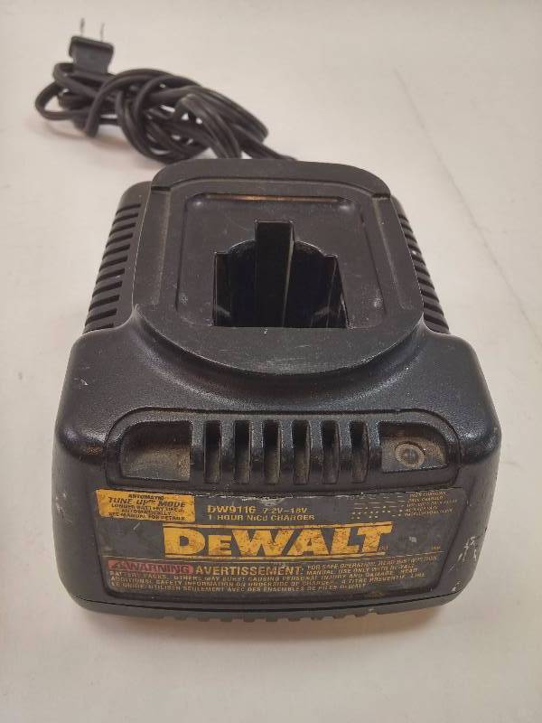 lot 851 image: DeWalt DW9116 7.2V-18V Battery Charger GOOD WORKING CONDITION