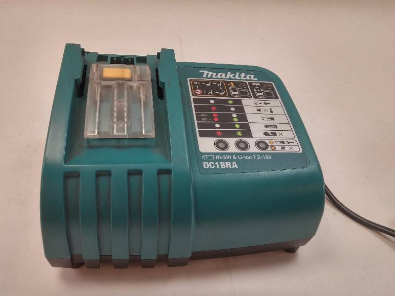 lot 852 image: Makita DC18RA 7.2V-18V NU-MH & Li-ion Battery Fast Charger GOOD WORKING CONDITION
