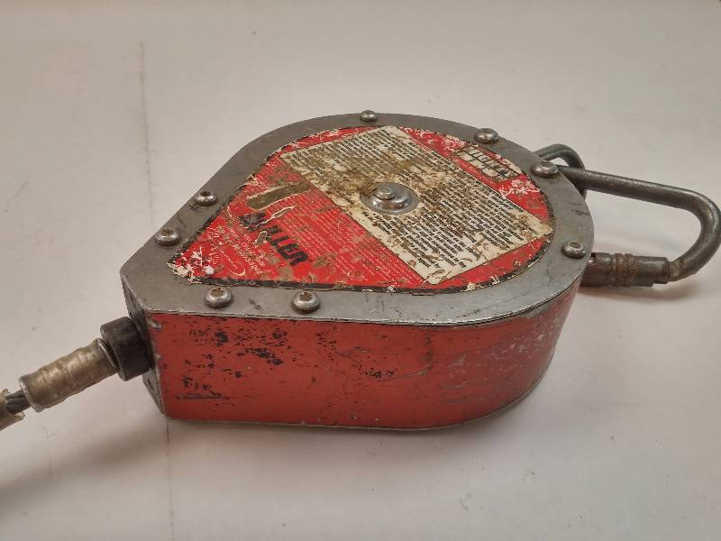 lot 861 image: Miller Mighty Lite 20 Safety Fall Line AS IS - SEE DESCRIPTION