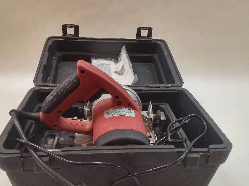 lot 867 image: FlorCraft Z1E-AJ-110 4-12 10 Amps Corded Circular Tile Saw GOOD WORKING CONDITION