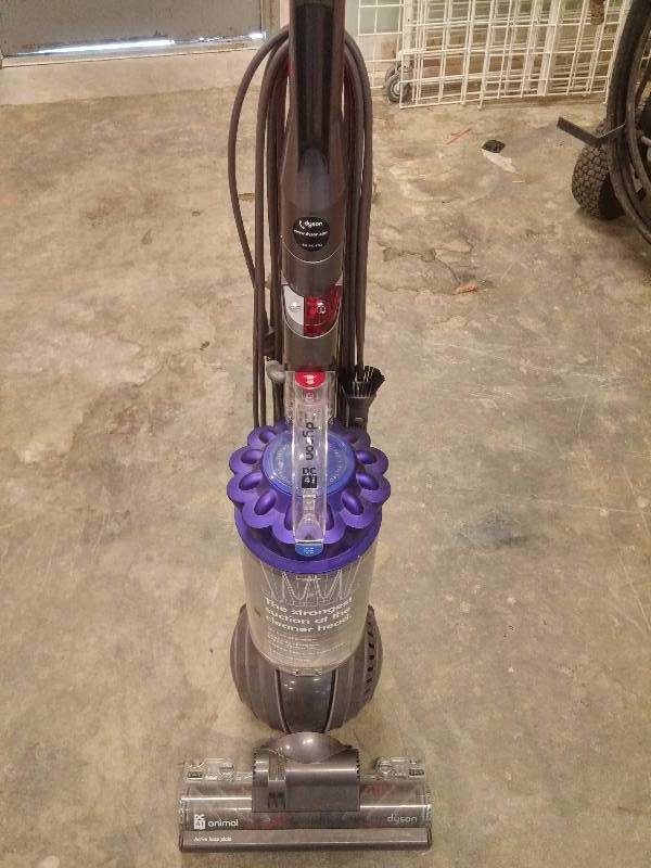lot 881 image: Dyson Ball DC41 12 Amps Animal Vacuum Cleaner GOOD WORKING CONDITION