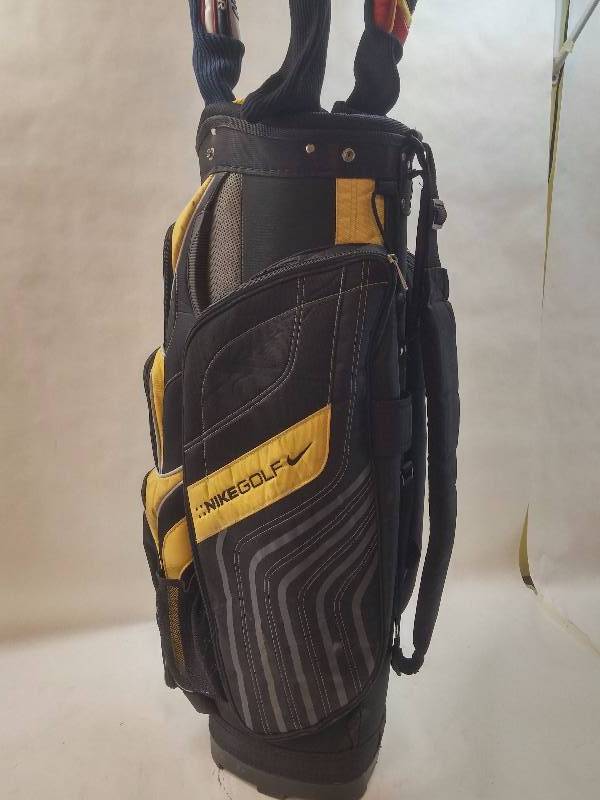 lot 630 image: Nike Golf Bag with 3 Clubs