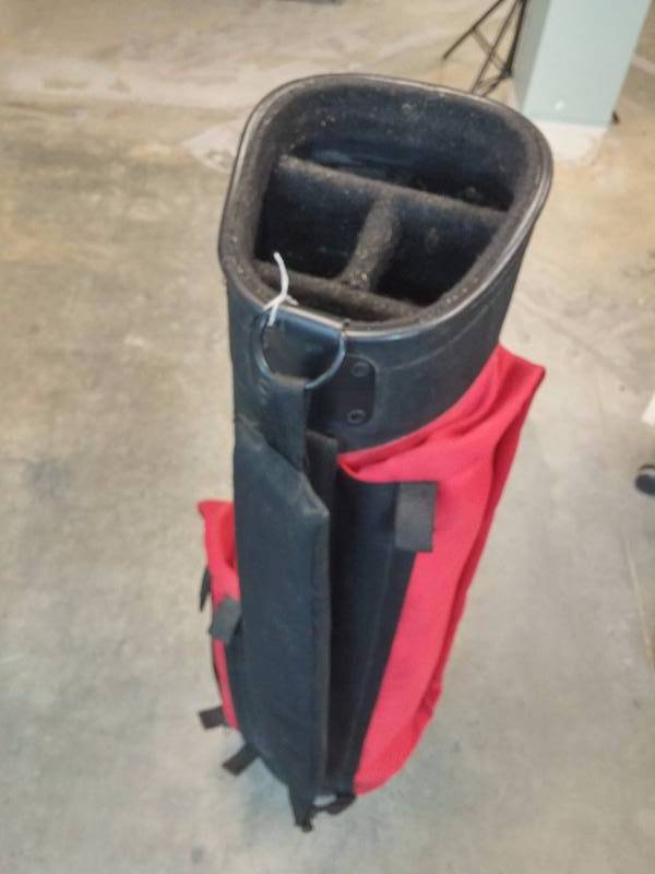 lot 643 image: Unbranded Black and Red Golf Bag GOOD CONDITION