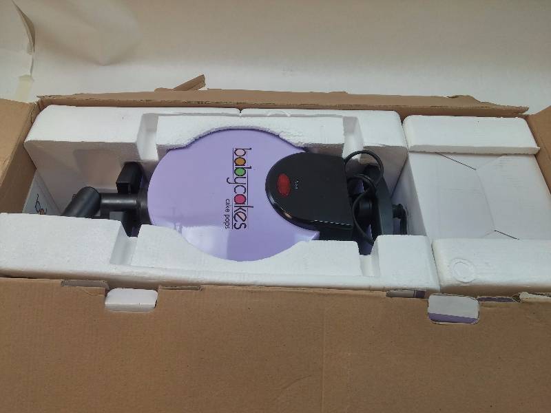 lot 899 image: Babycakes Cake Pop Kit UNUSED