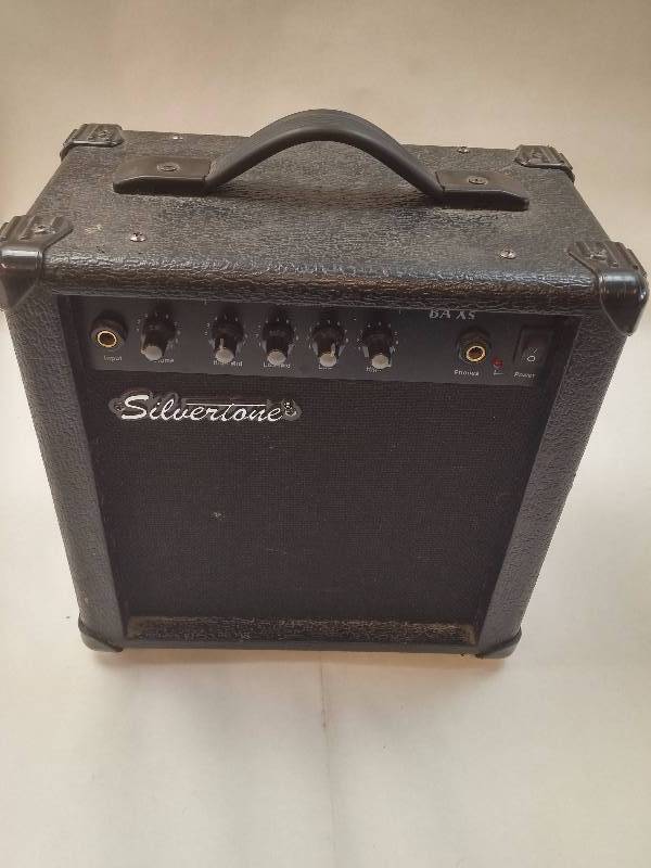 lot 911 image: Silvertone BA Xs Bass Guitar Amplifier GOOD WORKING CONDITION