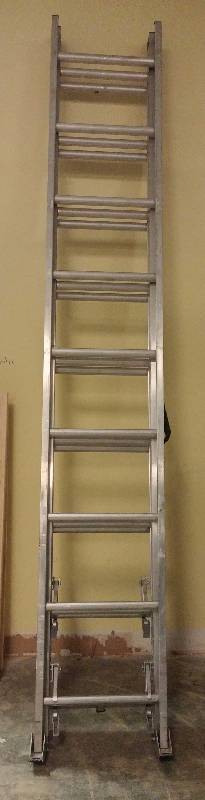 lot 928 image: Werner D1224-3 24-ft Aluminum 225-lb Type II Extension Ladder GOOD WORKING CONDITION
