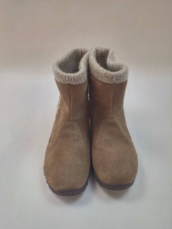 lot 926 image: Merrell Jungle Moc Casual Waterproof Size 5M Womens Boot UNUSED
