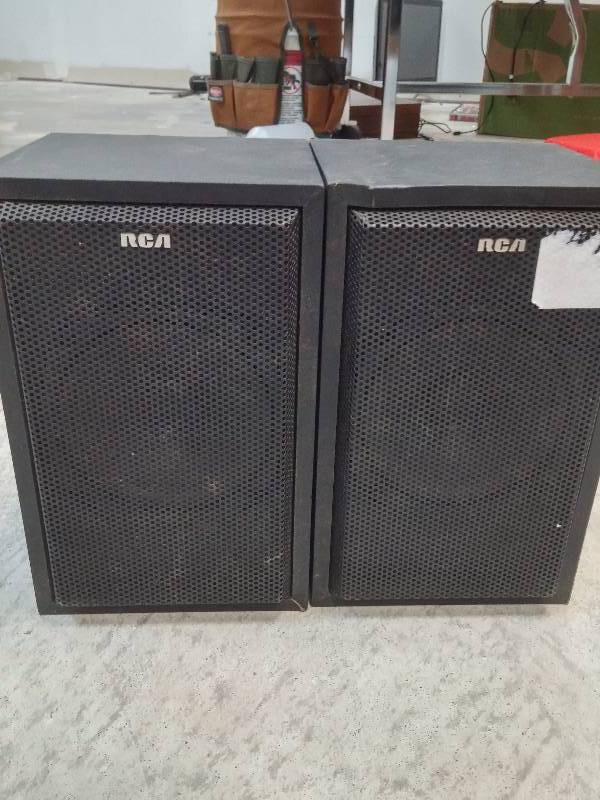 lot 916 image: RCA SP 120-11 Two Surround Speaker Set GOOD WORKING CONDITION