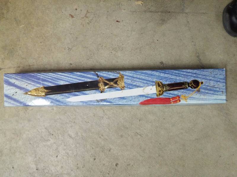 lot 855 image: Unbranded Decorative Dagger GOOD CONDITION