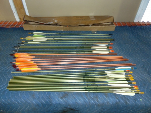 lot 14 image: Large Lot of Arrows