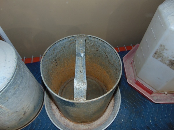 lot 22 image: Poultry Feeder and Water Feeder