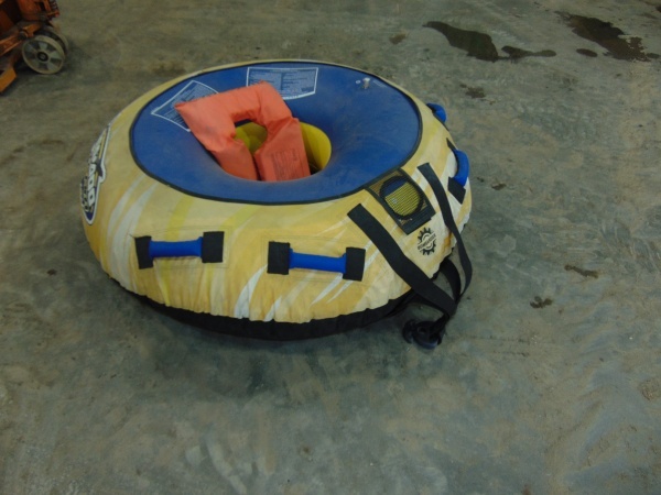 lot 28 image: Towable Water Tube With Small Life Jacket