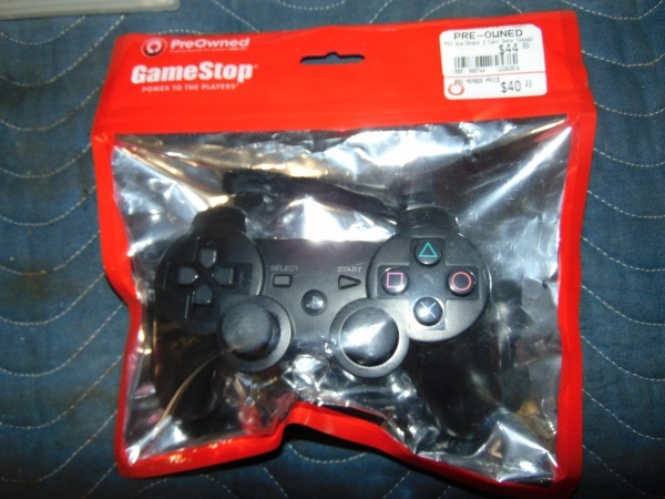 lot 41 image: Sony PS3 Controller and (3) Games