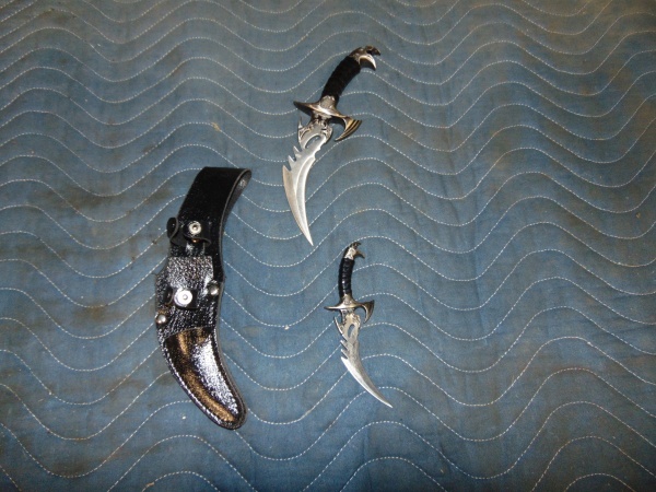 lot 42 image: Collectible Knife With Case