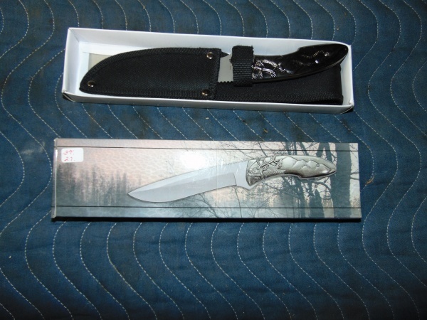 lot 44 image: Collectible Knife With Case