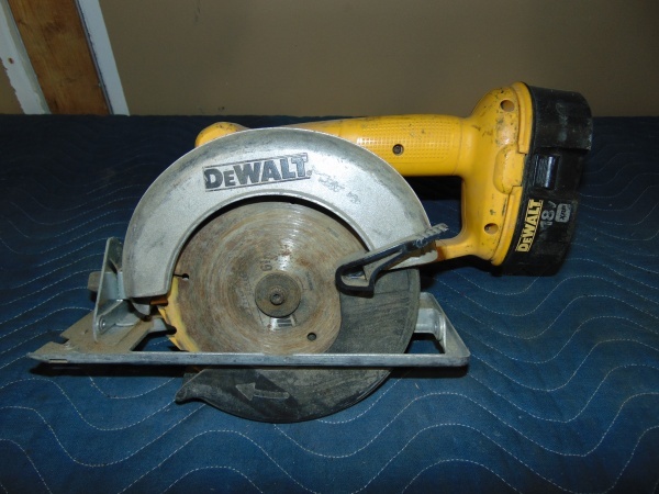 lot 64 image: DeWalt Cordless Skill Saw