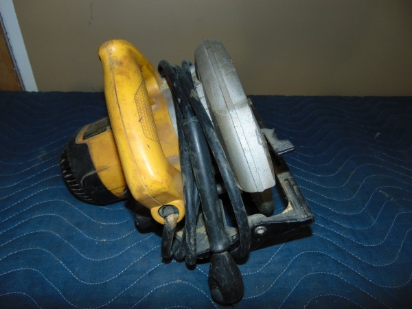 lot 69 image: DeWalt Circular Saw With Blade
