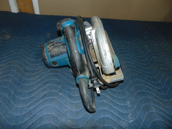 lot 73 image: Makita Circular Saw With Blade