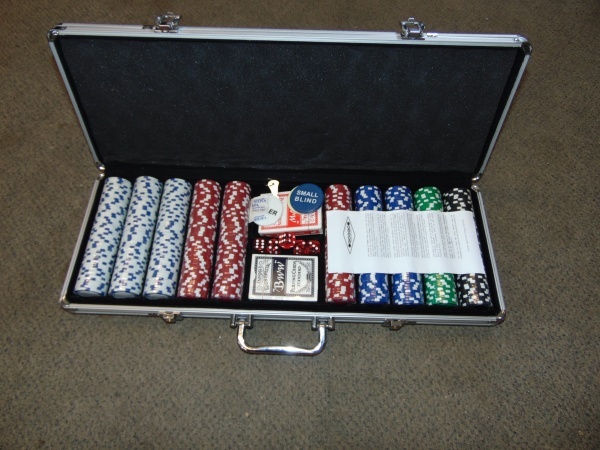 lot 95 image: New Set Of Poker Chips