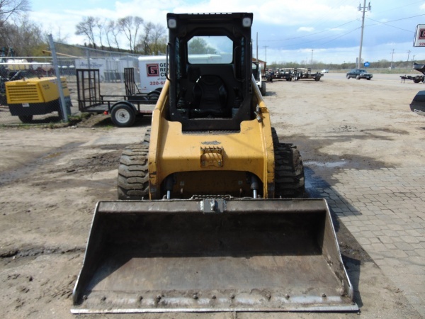 lot 96 image: 2001 Cat 246 Skidloader With Flotation Tires