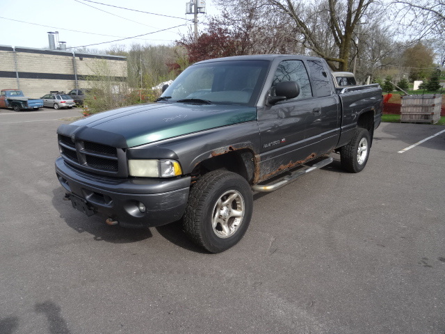2001 Dodge Ram 1500 4 x 4.