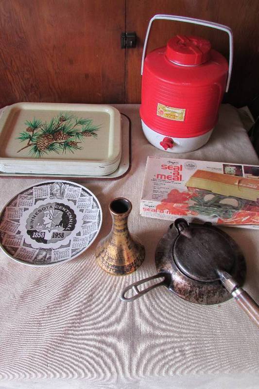 lot 12 image: Vintage Lot