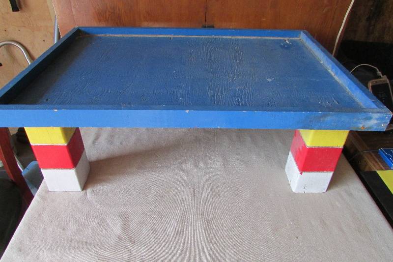 lot 19 image: Lego Table