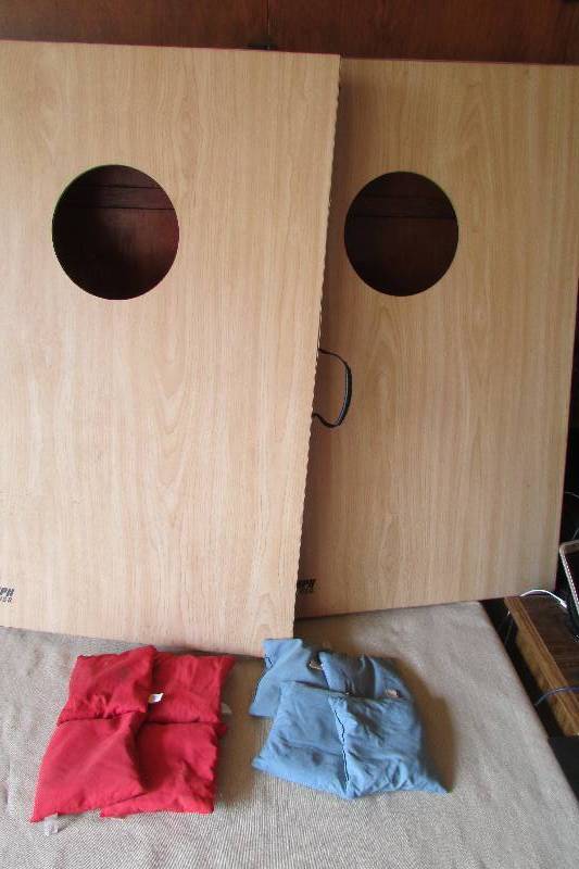 lot 21 image: Backyard Beanbag Game