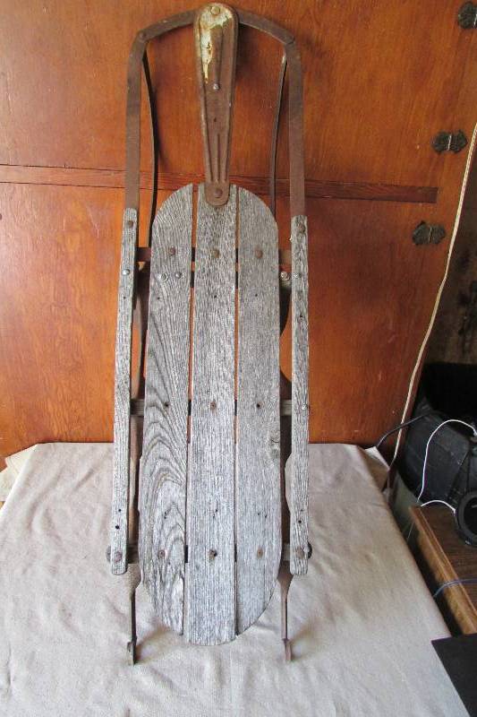lot 2 image: Vintage Sled