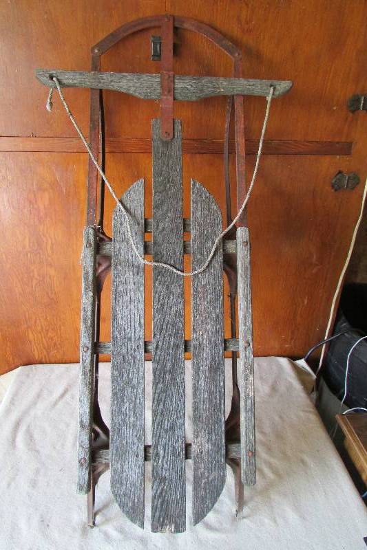 lot 3 image: Vintage Sled