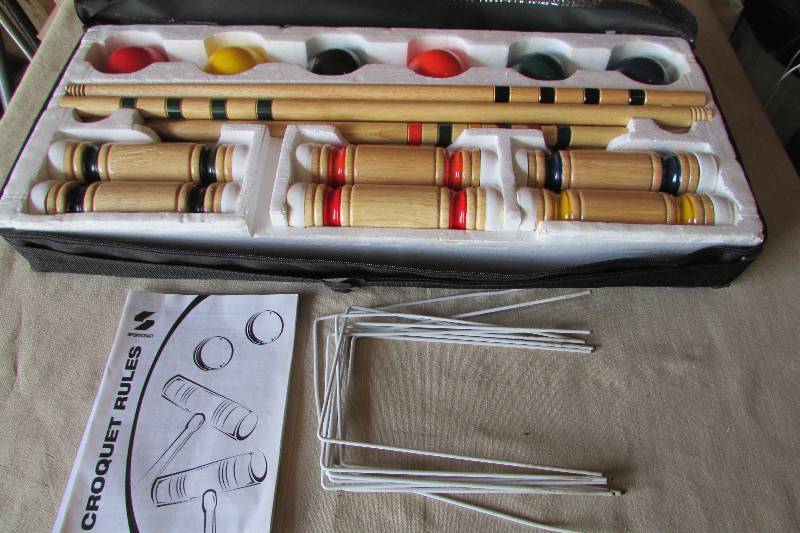 lot 45 image: Croquet Set