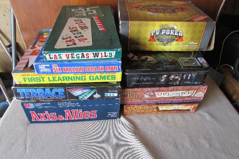 lot 46 image: Large Lot of Board Games