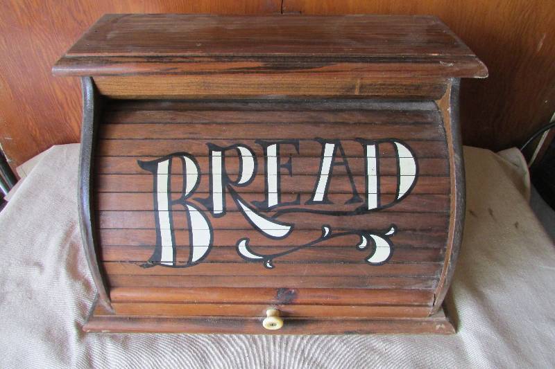 lot 61 image: Vintage Wooden Bread Box