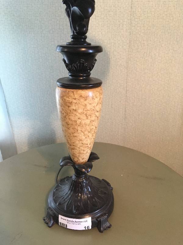 lot 16 image: Decorative Lamp