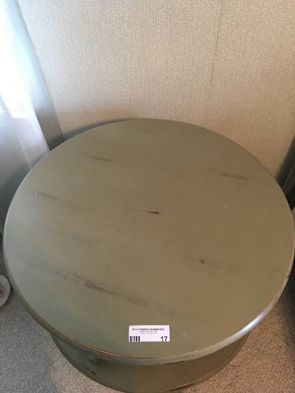lot 17 image: Side Table