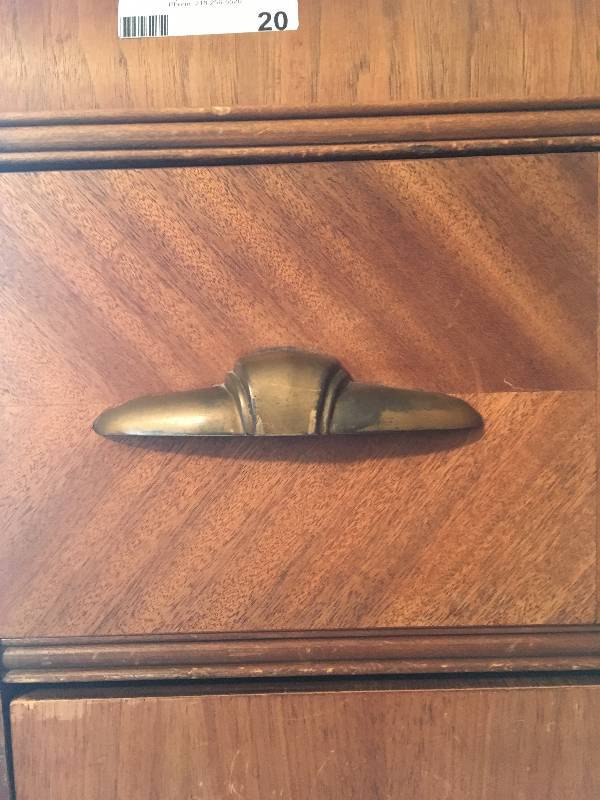 lot 20 image: Antique Dresser