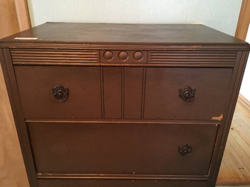 lot 29 image: Vintage Dresser