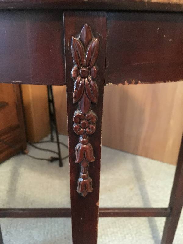 lot 43 image: Antique Round Side Table