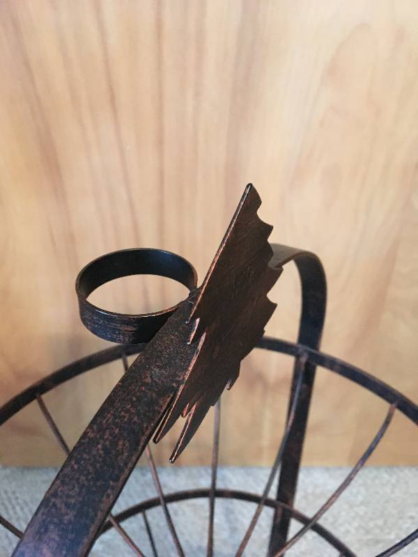 lot 44 image: Metal Stand