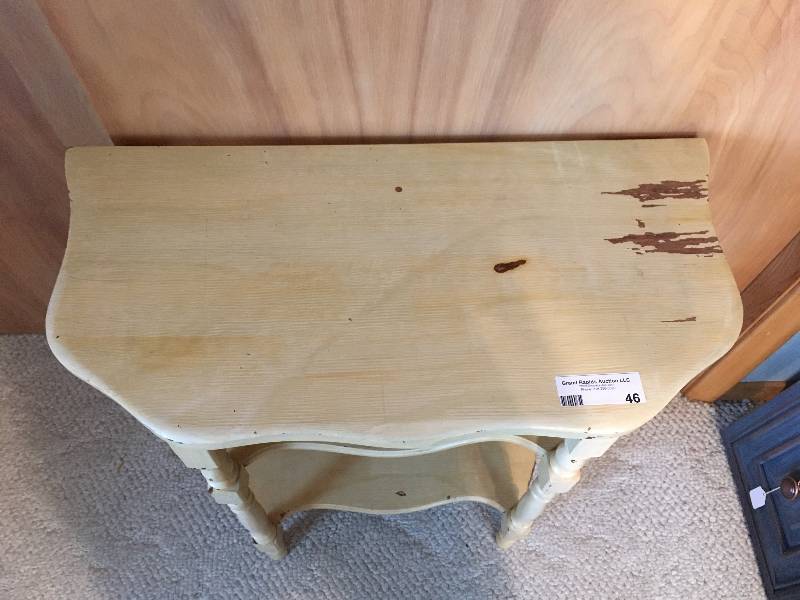 lot 46 image: Side Table