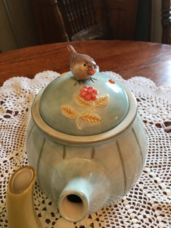lot 77 image: Hall & Bird Teapot (2)