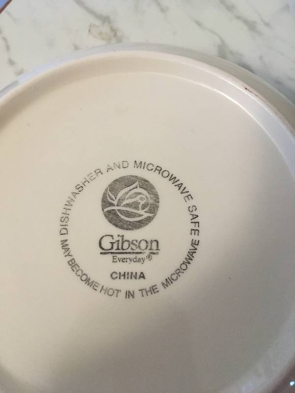 lot 82 image: Gibson Large Fruit Bowl & (4) Serving Bowls