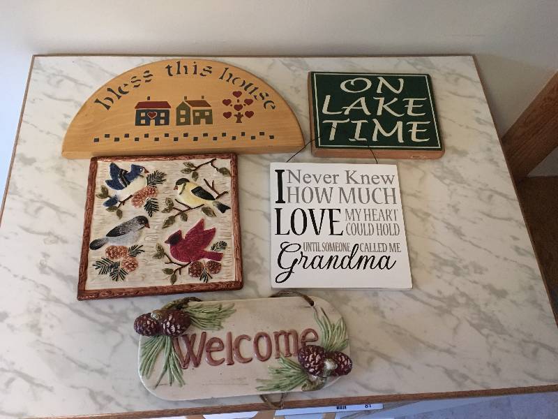 lot 84 image: Lot of Plaques