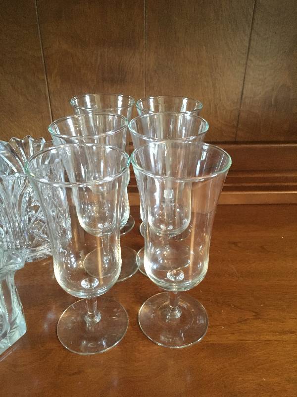 lot 153 image: Collectable Glass Lot, (6) Stemmed Wine Glasses and Misc