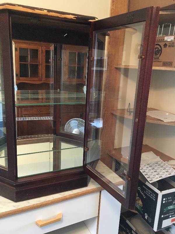 lot 162 image: Wooden Cabinet with Glass Doors and Shelves.