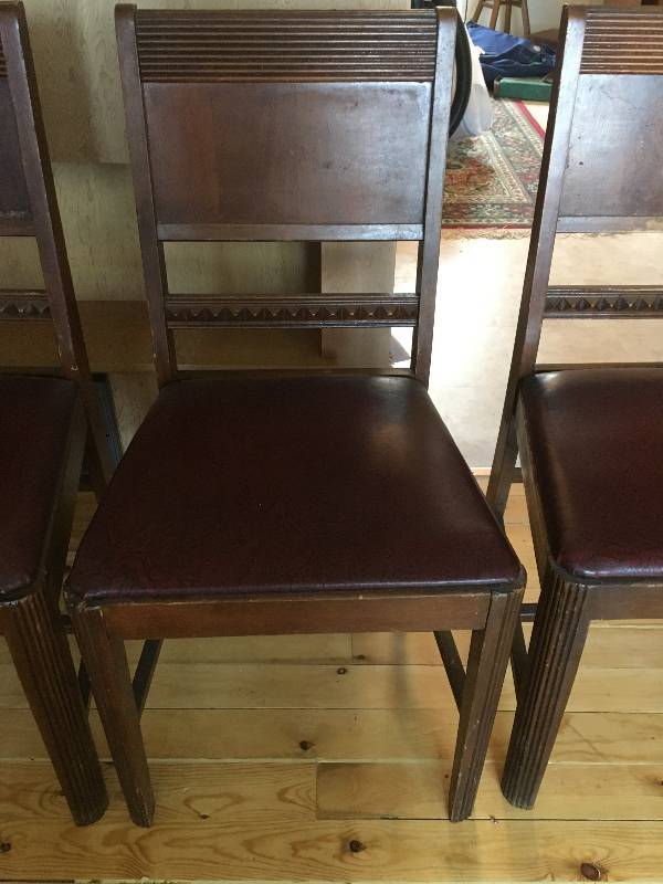 lot 165 image: (4) Hooker Basset Antique Wooden Chairs
